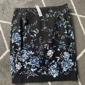 White House black market pencil skirt black with blue floral print